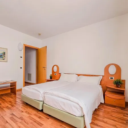 Aparthotel Englovacanze-2